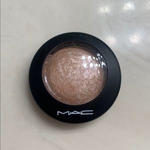 MAC soft & gentle mineralize skin finish